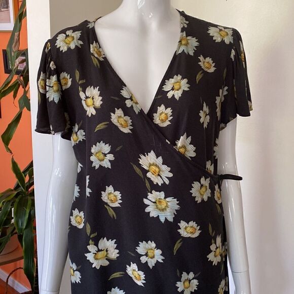 ASOS Reclaimed Vintage inspired mini wrap dress in daisy print Size 10 - Picture 5 of 14